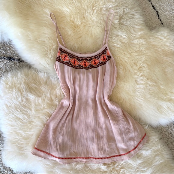 🌸 Blush Pink Embroidered Tank Top 🌸 - Picture 3 of 4
